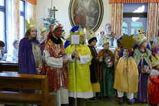 Dreikönigssingen der Sternsinger in Naumburg (Foto: Karl-Franz Thiede)